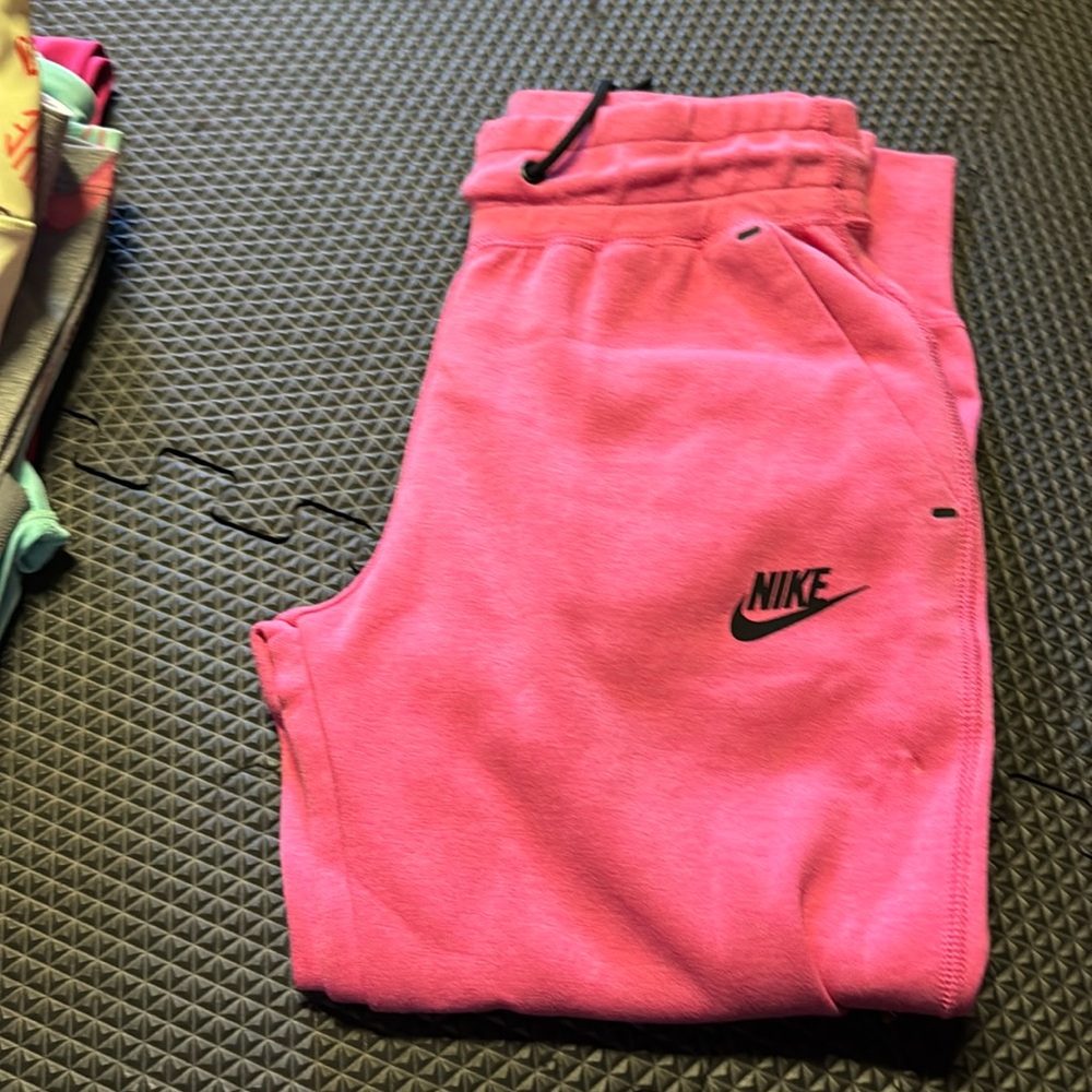 Girls Nike tech pants